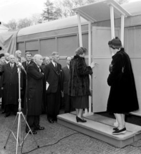 Koningin Juliana opent een tentoonstelling in het Koninklijk Huisarchief, Bestanddeelnr 904-8425