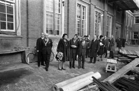 Koningin Juliana opent Amsterdams Historisch Museum in het voormalig Burgerweesh, Bestanddeelnr 922-9898