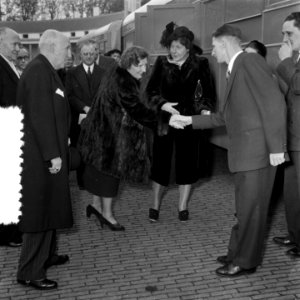 Koningin Juliana opent een tentoonstelling in het Koninklijk Huisarchief, Bestanddeelnr 904-8431