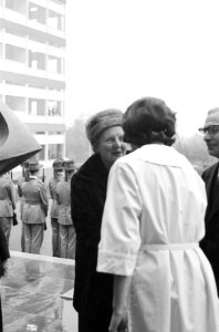 Koningin Juliana opent Instituut voor Landbouwhuishoudkunde Wageningen, Bestanddeelnr 913-2188