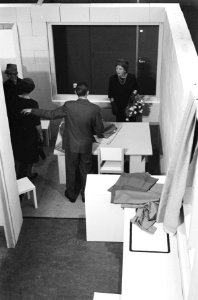Koningin Juliana opent Instituut voor Landbouwhuishoudkunde Wageningen . Tijdens, Bestanddeelnr 913-2189