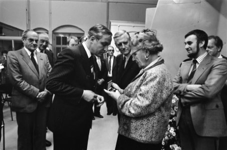 Koningin Juliana slaat eerste Unierijksdaalder in Utrecht, Bestanddeelnr 930-0018