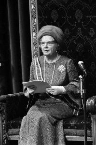 Koningin Juliana spreekt de troonrede uit in de Ridderzaal, Bestanddeelnr 926-6903