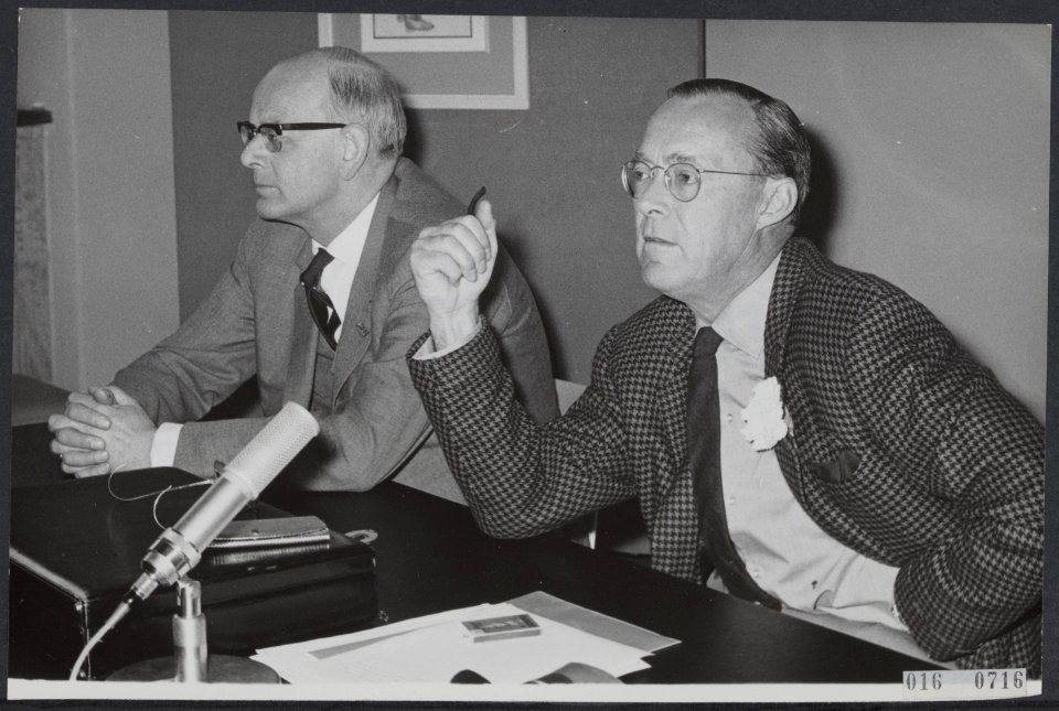 Koninklijk huis, prinsen, persconferenties, humanitaire hulp, Bernhard, prins, G, Bestanddeelnr 016-0716