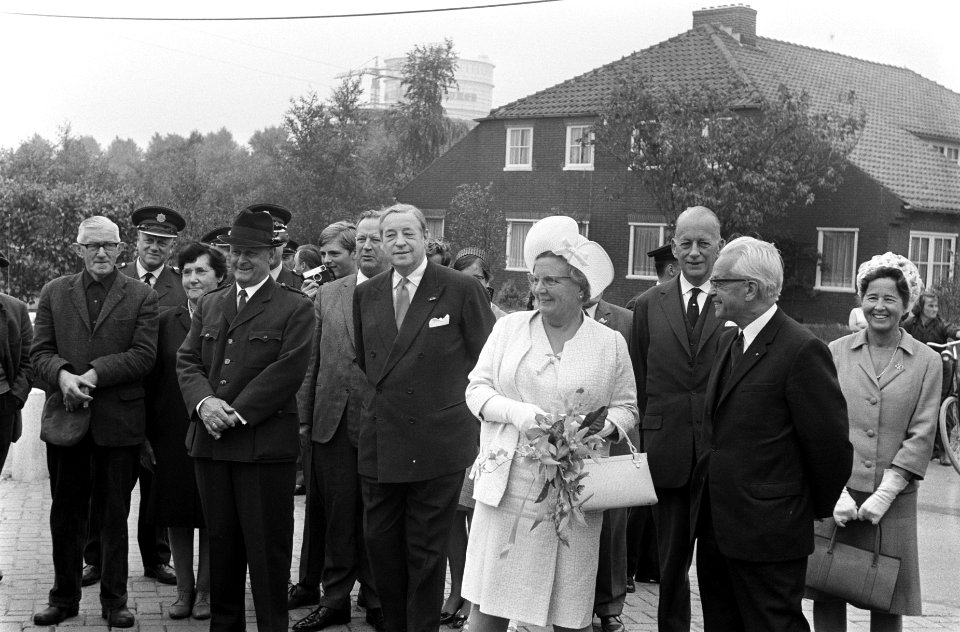 Koningin Juliana tijdens het bezoek, Bestanddeelnr 922-5615