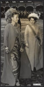 Koningin Juliana opent parlement in de Ridderzaal te Den Haag. Prinses Margriet , Bestanddeelnr 019-1174