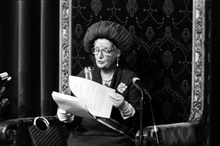 Koningin Juliana tijdens het voorlezen van de troonrede, Bestanddeelnr 928-7919