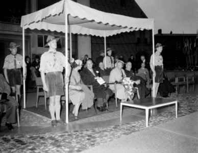 Koningin Juliana opent nieuw Provinciehuis te Arnhem, Bestanddeelnr 906-7195