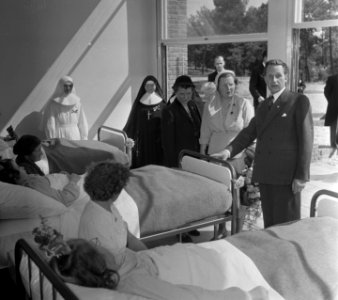 Koningin Juliana opent kindersanatorium te Bakel (Noord-Brabant), Bestanddeelnr 904-7486