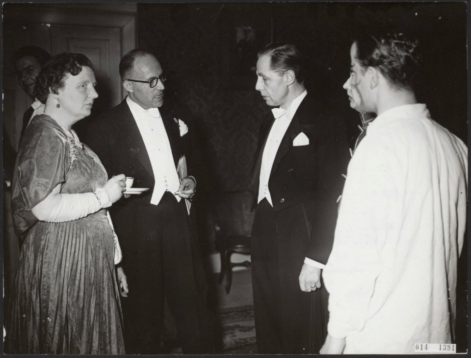 Koninklijk huis, koninginnen, openingen, auteurs, gesprekken, Boekenweek, Gebouw, Bestanddeelnr 014-1391