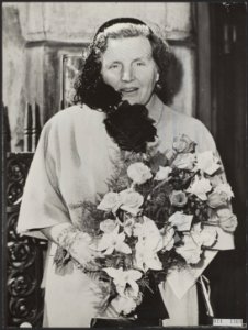 Koninklijk huis, koninginnen, portretten, bloemen, Drapers Hall, Juliana, koning, Bestanddeelnr 014-1368
