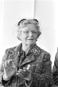 Koningin Juliana opent nieuw gebouw Hogere Zeevaart School in Amsterdam koningi, Bestanddeelnr 929-6590