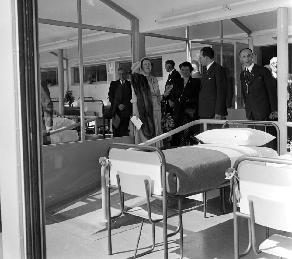 Koningin Juliana opent kindersanatorium te Bakel (Noord-Brabant), Bestanddeelnr 904-7487