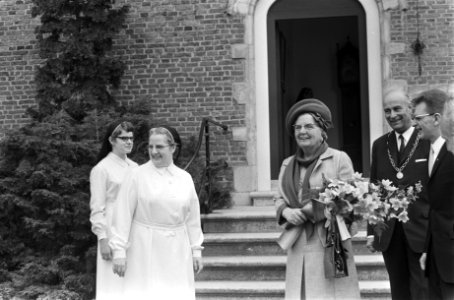 Koningin Juliana tijdens haar rondgang, Bestanddeelnr 924-4704