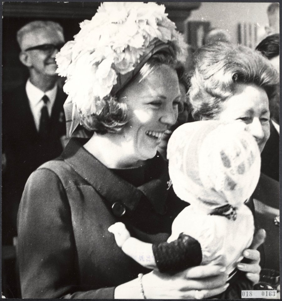 Koninklijk huis, prinsessen, congressen, poppen, Beatrix, prinses, Bestanddeelnr 018-0163