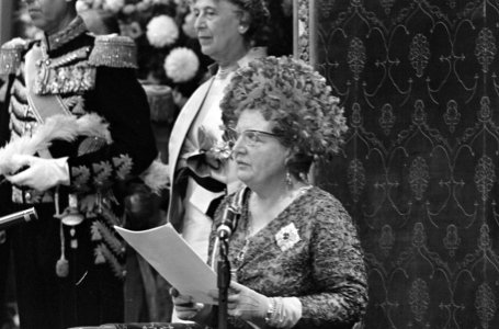 Koningin Juliana tijdens het uitspreken van de troonrede in de ridderzaal, Bestanddeelnr 919-5812