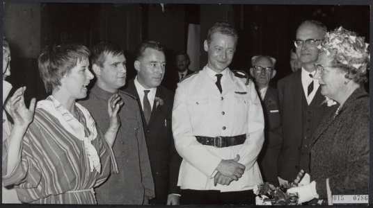 Koninklijk huis, koninginnen, bezoeken, toneel, acteurs, toneelspelers, Florusse, Bestanddeelnr 015-0786