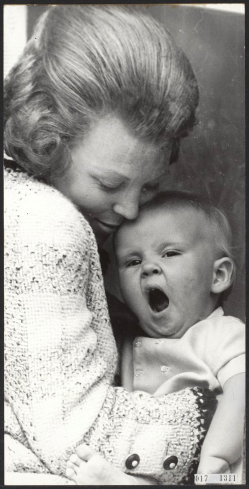 Koninklijk huis, prinsessen, koninginnedag, portretten, moeders, Beatrix, prinse, Bestanddeelnr 017-1311