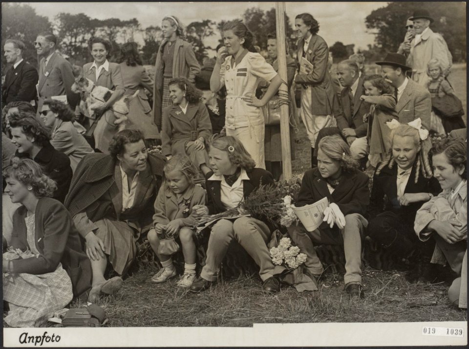 Koninklijk huis, prinsessen, concoursen, Beatrix, prinses, Irene, prinses, Stich, Bestanddeelnr 019-1039
