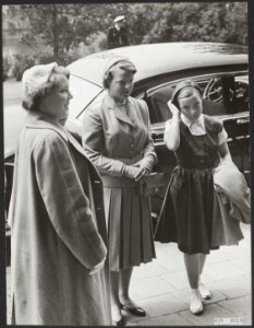 Koninklijk huis, prinsessen, auto's, Beatrix, prinses, Irene, prinses, Margriet,, Bestanddeelnr 019-0924