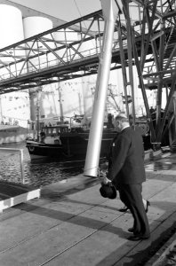Koninklijk bezoek aan Amsterdam. Bezoek aan het Graanoverslagbedrijf koningin, Bestanddeelnr 913-4684