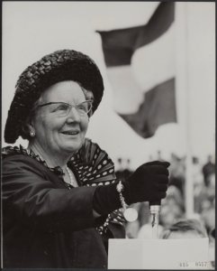 Koninklijk huis, koninginnen, openingen, tunnels, Juliana, koningin, Bestanddeelnr 015-0557