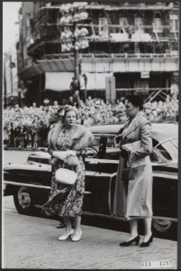 Koninklijk huis, koninginnen, ontvangsten, ambassadeurs, publiek, personenauto's, Bestanddeelnr 014-1397