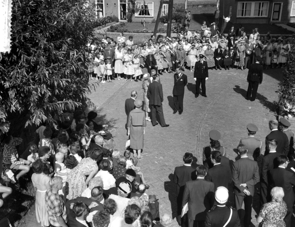 Koninklijk bezoek aan Amsterdam, derde dag, bezoek aan Rantdorp, Bestanddeelnr 910-6601