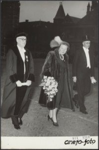 Koninklijk huis, koninginnen, hoogleraren, promoties, burgemeesters, Bottema J,, Bestanddeelnr 014-1213