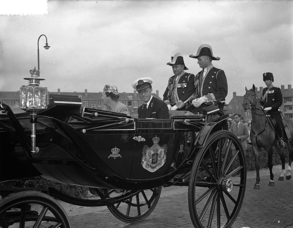 Koninklijk bezoek aan Amsterdam, in rijtuig, Bestanddeelnr 905-9386