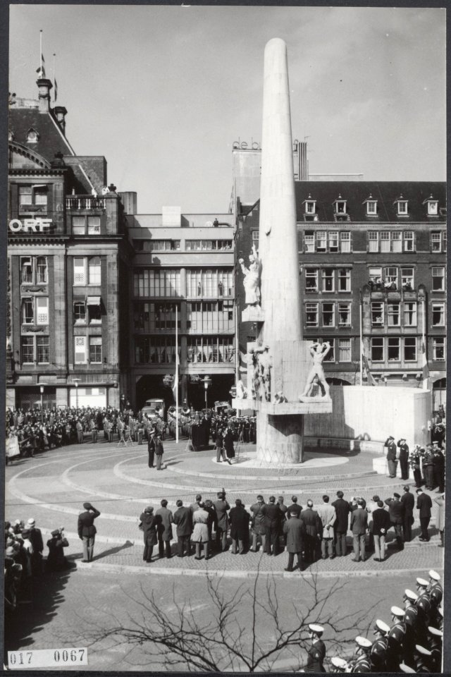Koninklijk huis, koninginnen, prinsen, dodenherdenkingen, kransleggingen, monume, Bestanddeelnr 017-0067