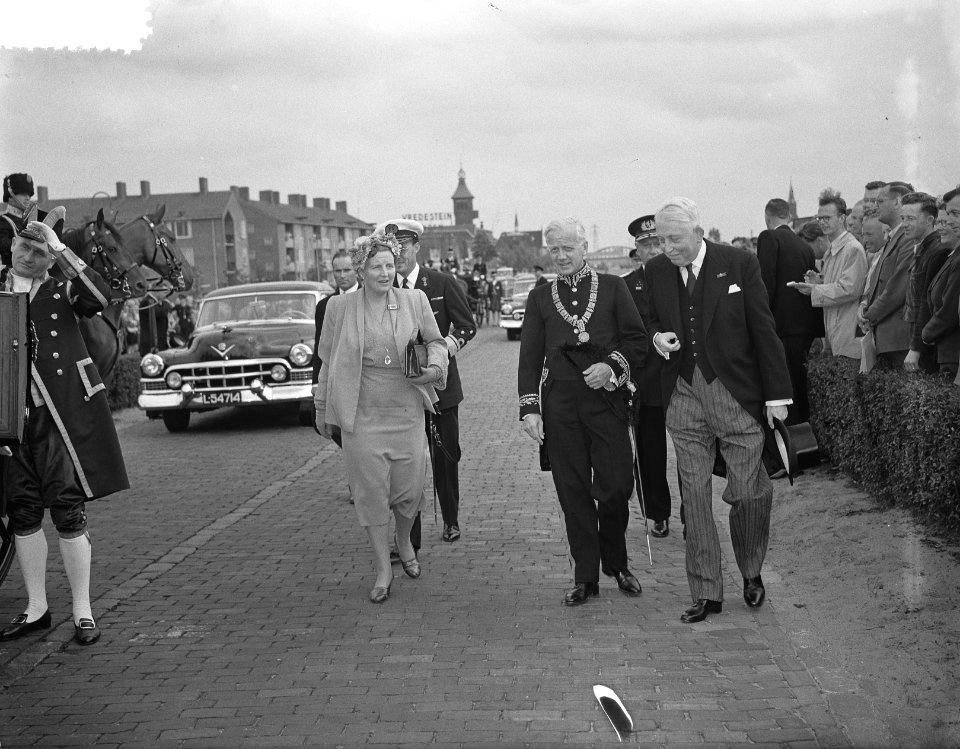Koninklijk bezoek aan Amsterdam, aankomst Diemen, Bestanddeelnr 905-9385