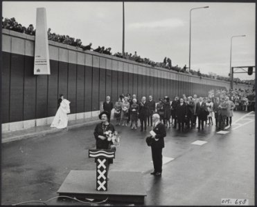 Koninklijk huis, koninginnen, openingen, tunnels, Ij-Tunnel, Juliana, koningin, Bestanddeelnr 015-0658
