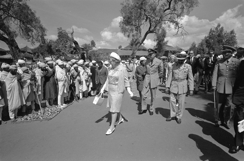 Koninklijk bezoek aan Ethiopie, bezoek aan stad Lalibele Koninklijke familie en, Bestanddeelnr 922-0601