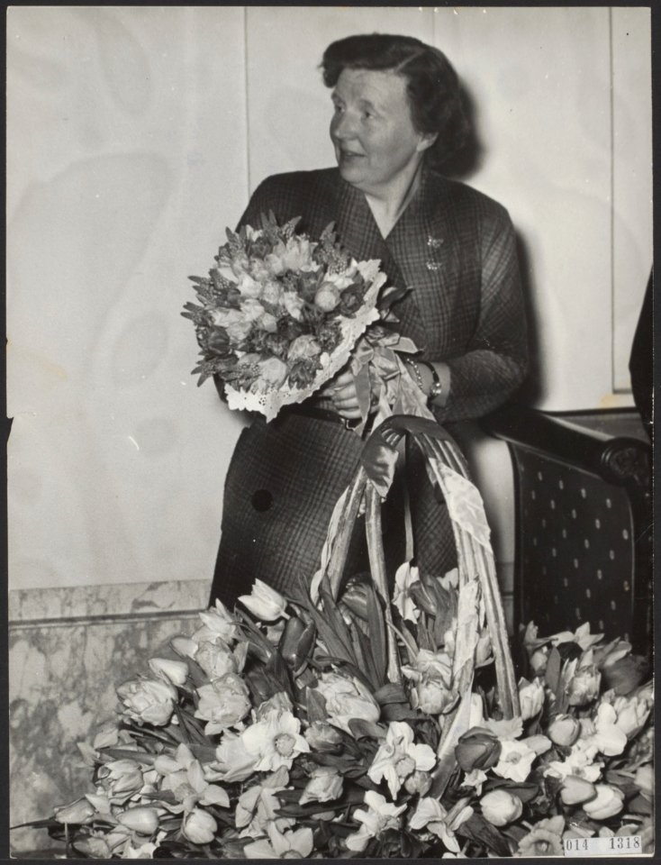 Koninklijk huis, koninginnen, geschenken, bloemen, Juliana, koningin, Utrecht, Bestanddeelnr 014-1318