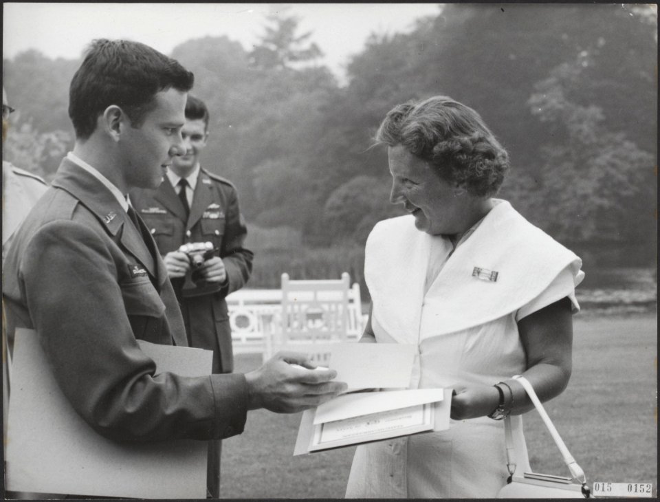 Koninklijk huis, ontvangsten, luchtmacht, militairen, documenten, Heard Jr H, J, Bestanddeelnr 015-0152