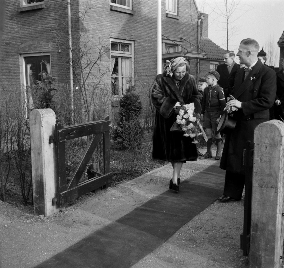 Koningin Juliana opent een brug in Doesburg, Bestanddeelnr 904-9496