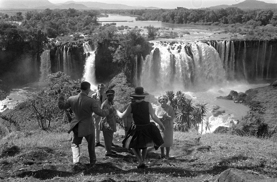 Koninklijk bezoek aan Ethiopië Koninklijk paar, Beatrix, Claus en Haile Selassie, Bestanddeelnr 922-0673