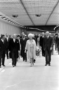Koningin Juliana opent Beneluxtunnel, Bestanddeelnr 920-3835