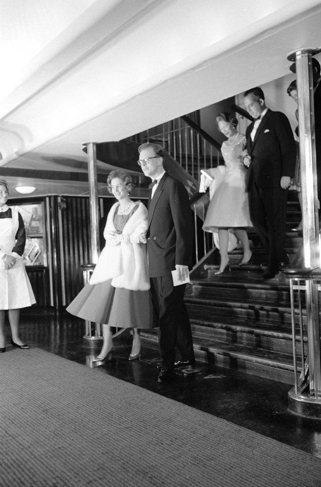 Koninklijk bal aan boord van de Oranje Koning Boudewij en Fabiola, Bestanddeelnr 913-8599