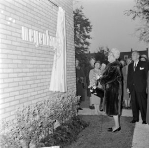 Koningin Juliana opent zusterhuis te Austerlitz, Bestanddeelnr 917-0698