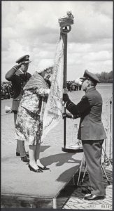 Koninklijk huis, koninginnen, prinsen, luchtmacht, vaandels, officieren, Utrecht, Bestanddeelnr 017-0044