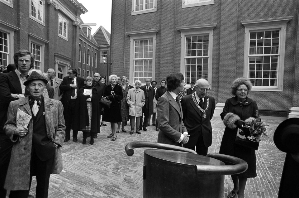 Koningin Juliana opent Amsterdams Historisch Museum officieel koningin Juliana , Bestanddeelnr 928-2344