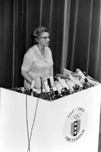 Koningin Juliana opent zitting van Internationaal Olympisch Comite in RAI, Amste, Bestanddeelnr 923-5183