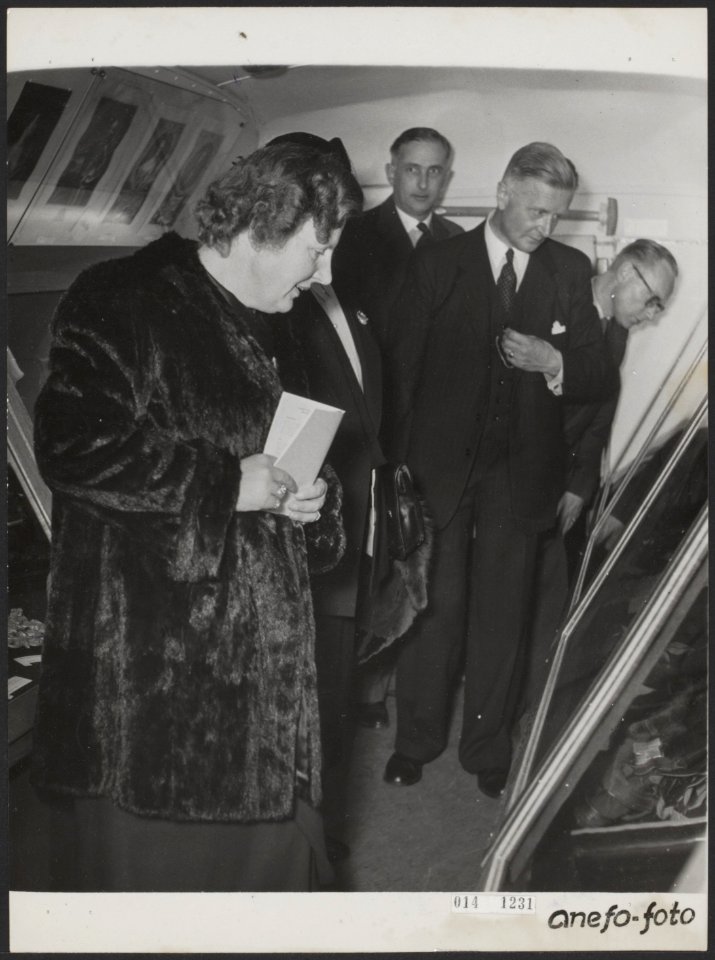 Koninklijk huis, koninginnen, tentoonstellingen, archieven, vitrines, Cleveringa, Bestanddeelnr 014-1231