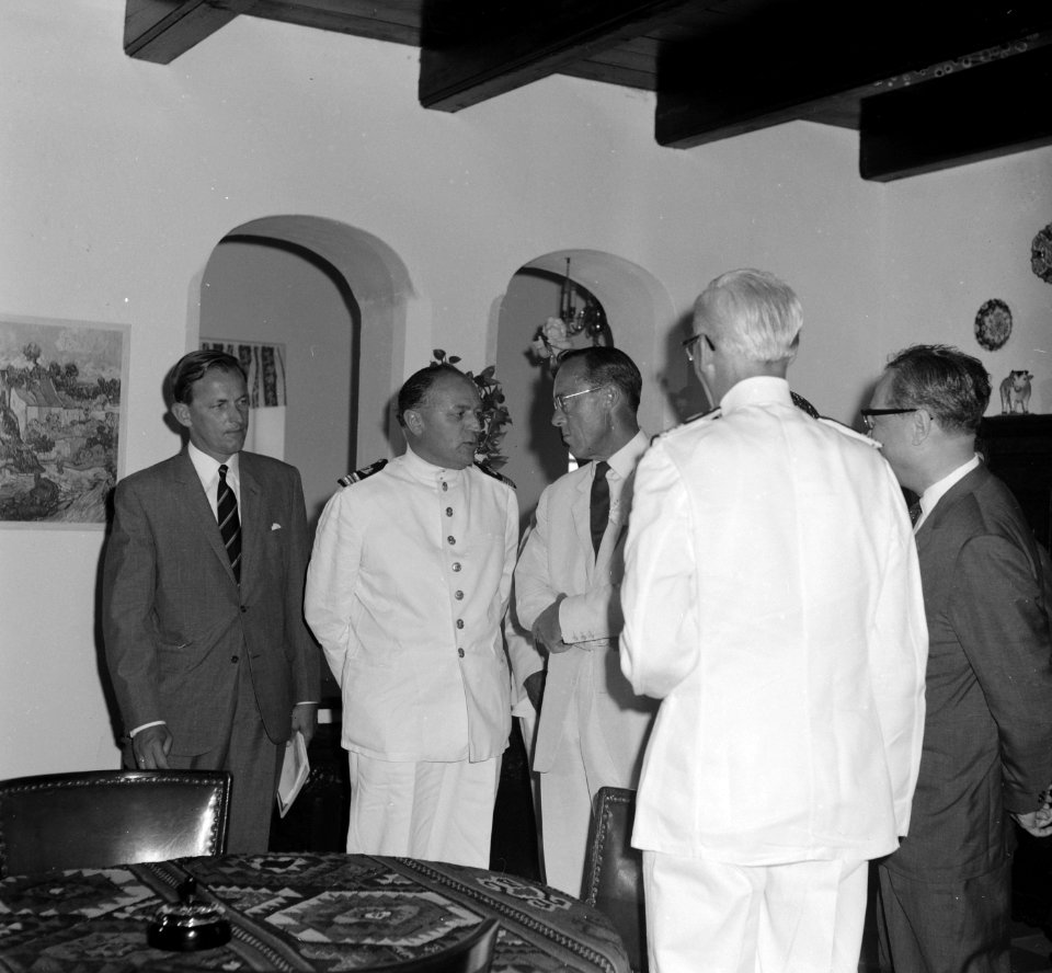 Koninklijk bezoek Nederlandse Antillen, Curacao, prins Bernhard op bezoek bij Ma, Bestanddeelnr 918-2665