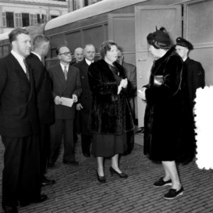 Koningin Juliana opent een tentoonstelling in het Koninklijk Huisarchief, Bestanddeelnr 904-8429