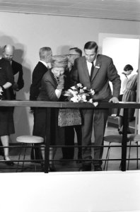 Koningin Juliana opent Instituut voor Landbouwhuishoudkunde Wageningen . Tijdens, Bestanddeelnr 913-2192