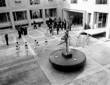 Koningin Juliana opent nieuw Provinciehuis te Arnhem, Bestanddeelnr 906-7192
