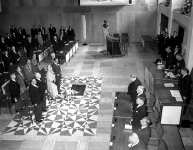 Koningin Juliana opent nieuw Provinciehuis te Arnhem, Bestanddeelnr 906-7193